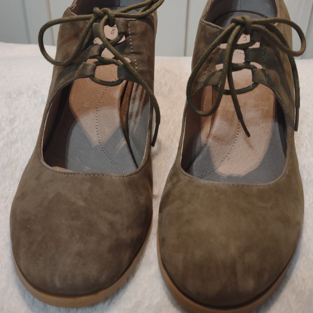 Land's End High Heel Lace-Up shoes 9.5, Brown.